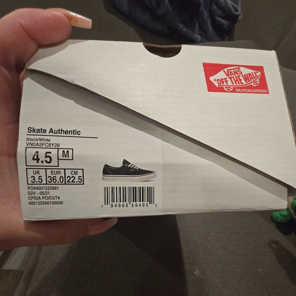 Vans - Picture 7 of 7